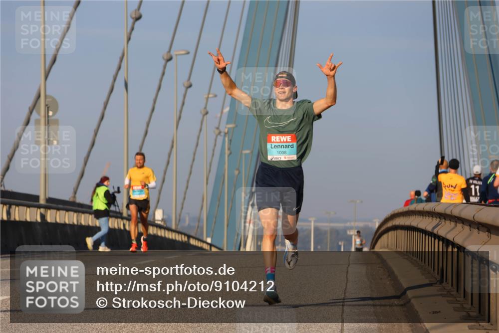 03.10.2025 - Köhlbrandbrückenlauf Strokosch-Dieckow http://msf.ph/oto/9104212 03.10.2025 09:29:03 Position 2 1008, 11 meine-sportfotos.de