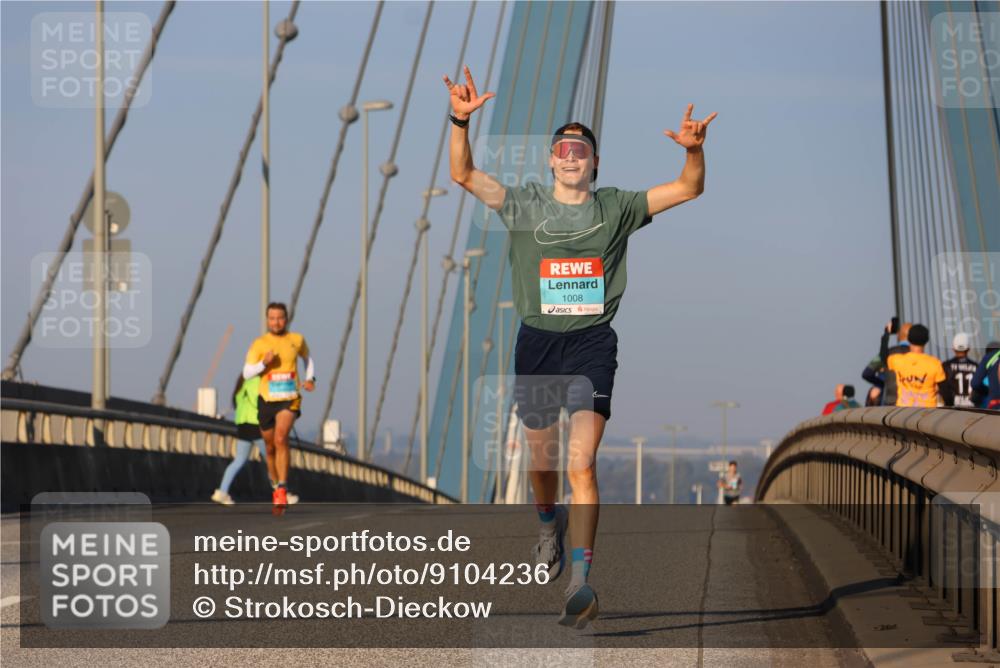 03.10.2025 - Köhlbrandbrückenlauf Strokosch-Dieckow http://msf.ph/oto/9104236 03.10.2025 09:29:03 Position 2 1008, 11 meine-sportfotos.de