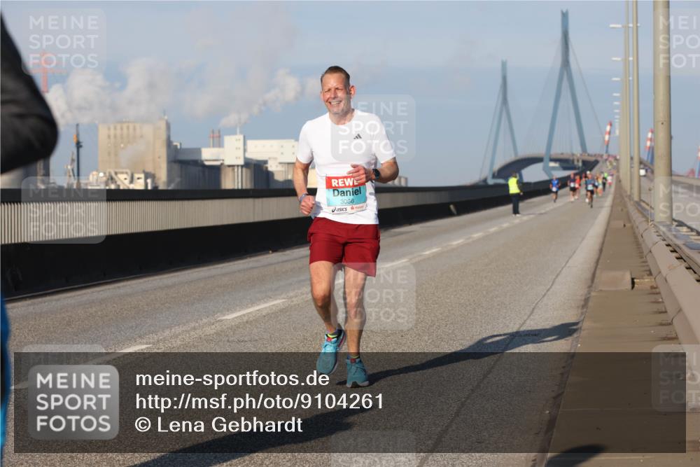 03.10.2025 - Köhlbrandbrückenlauf Lena Gebhardt http://msf.ph/oto/9104261 03.10.2025 09:38:22 Position 2 3086 meine-sportfotos.de