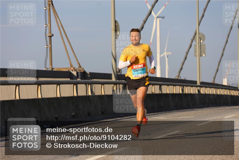 03.10.2025 - Köhlbrandbrückenlauf Strokosch-Dieckow http://msf.ph/oto/9104282 03.10.2025 09:29:09 Position 2 3590 meine-sportfotos.de