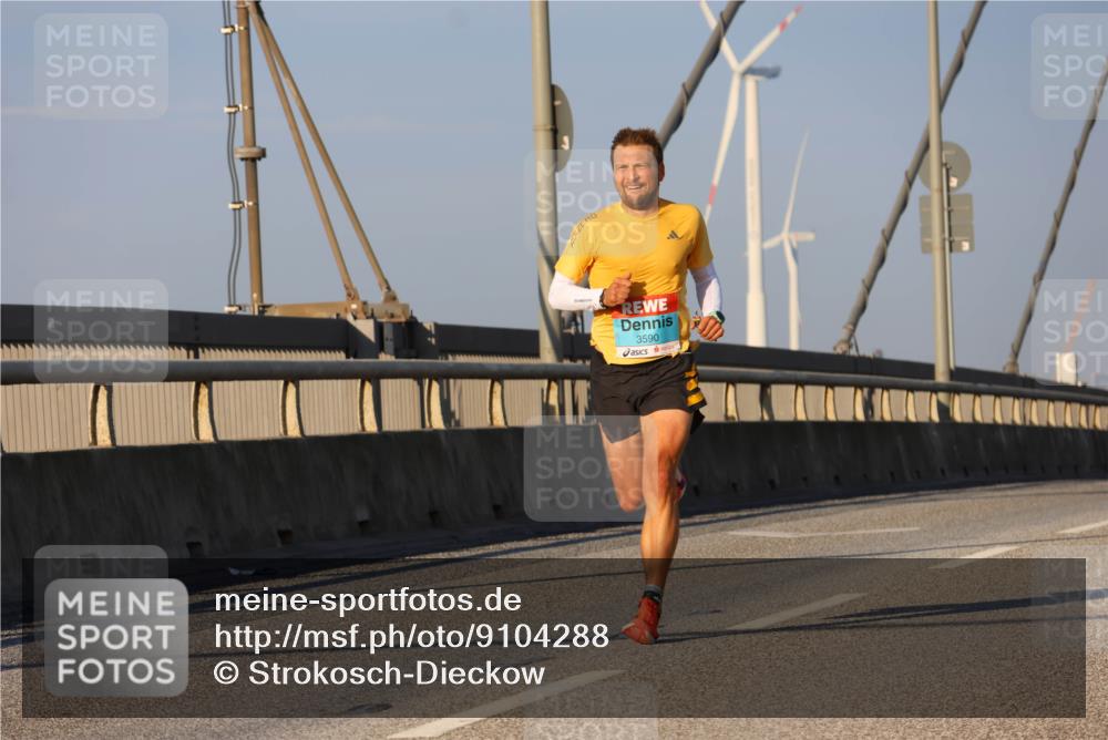 03.10.2025 - Köhlbrandbrückenlauf Strokosch-Dieckow http://msf.ph/oto/9104288 03.10.2025 09:29:09 Position 2 3590 meine-sportfotos.de