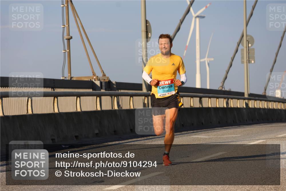 03.10.2025 - Köhlbrandbrückenlauf Strokosch-Dieckow http://msf.ph/oto/9104294 03.10.2025 09:29:09 Position 2 3590 meine-sportfotos.de