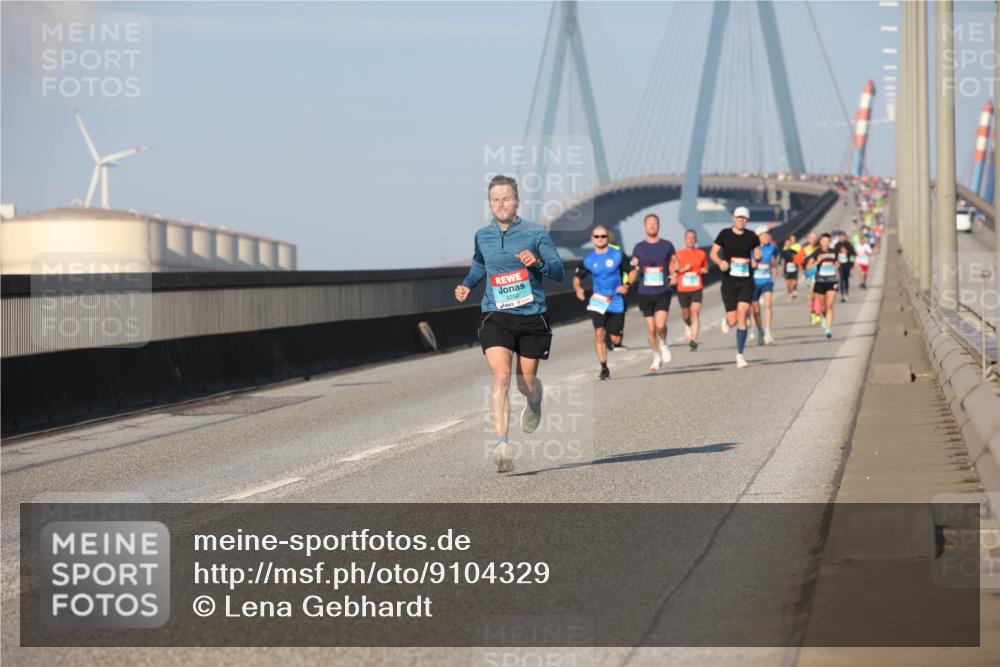03.10.2025 - Köhlbrandbrückenlauf Lena Gebhardt http://msf.ph/oto/9104329 03.10.2025 09:38:37 Position 2 3350 meine-sportfotos.de