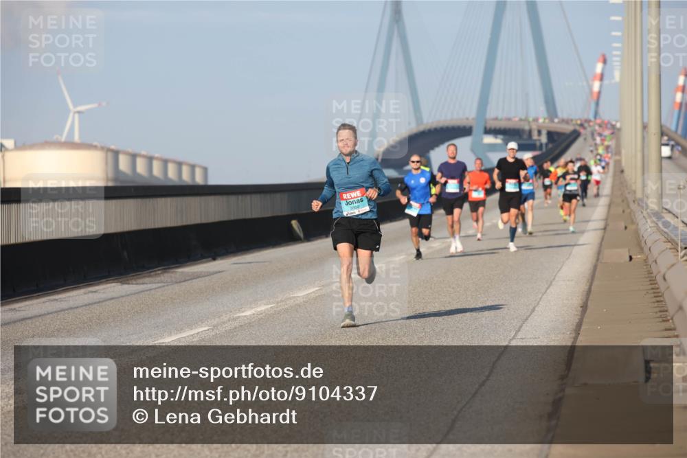 03.10.2025 - Köhlbrandbrückenlauf Lena Gebhardt http://msf.ph/oto/9104337 03.10.2025 09:38:37 Position 2  meine-sportfotos.de