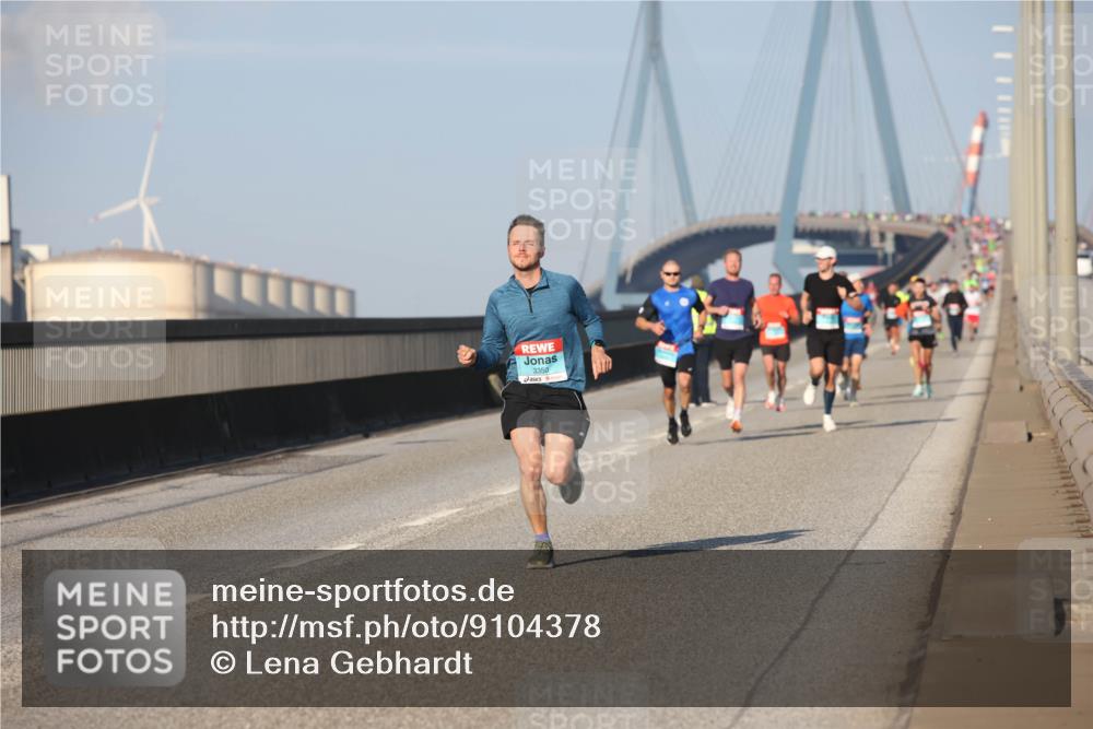 03.10.2025 - Köhlbrandbrückenlauf Lena Gebhardt http://msf.ph/oto/9104378 03.10.2025 09:38:38 Position 2  meine-sportfotos.de