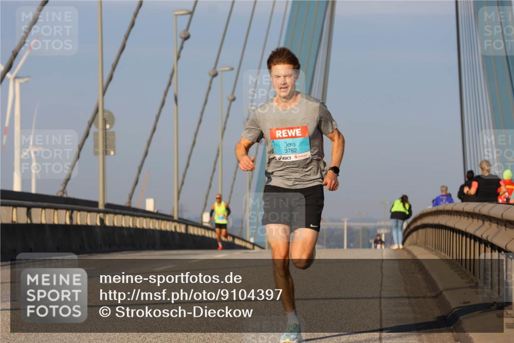 03.10.2025 - Köhlbrandbrückenlauf Strokosch-Dieckow http://msf.ph/oto/9104397 03.10.2025 09:29:33 Position 2 3782 meine-sportfotos.de