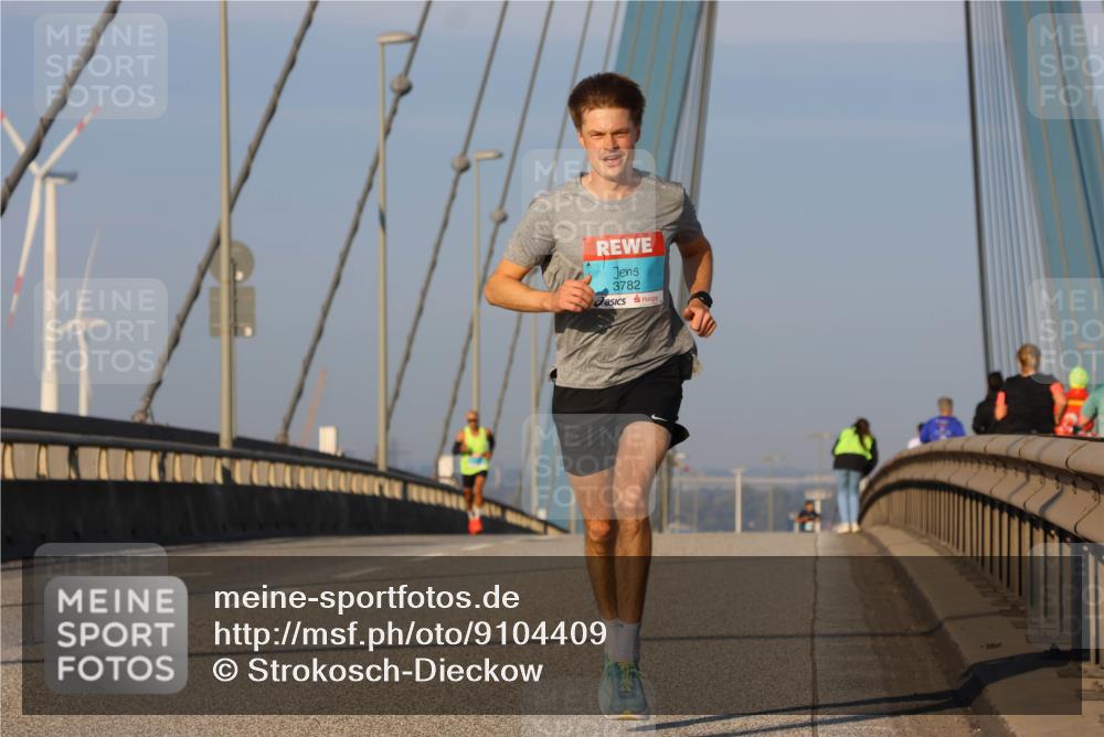 03.10.2025 - Köhlbrandbrückenlauf Strokosch-Dieckow http://msf.ph/oto/9104409 03.10.2025 09:29:33 Position 2 3782 meine-sportfotos.de