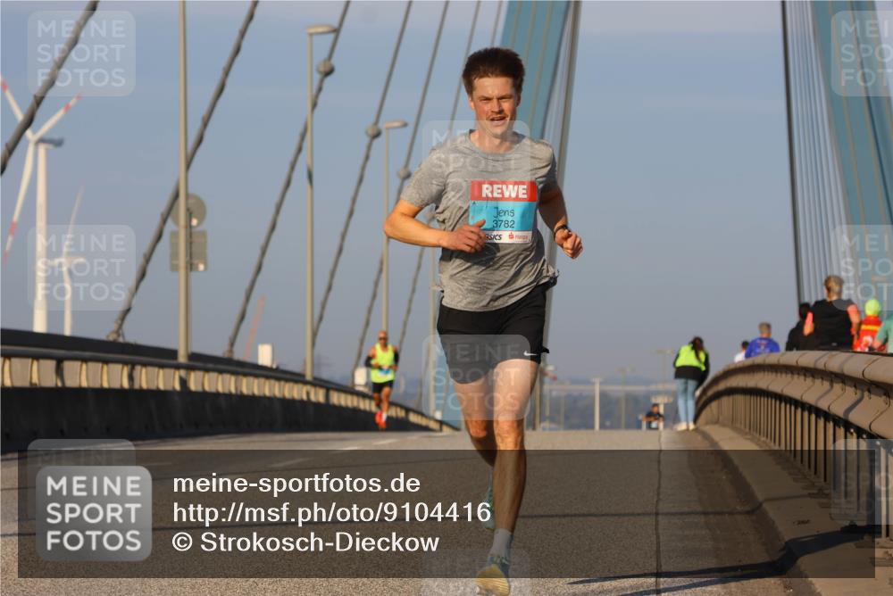 03.10.2025 - Köhlbrandbrückenlauf Strokosch-Dieckow http://msf.ph/oto/9104416 03.10.2025 09:29:33 Position 2 3782 meine-sportfotos.de