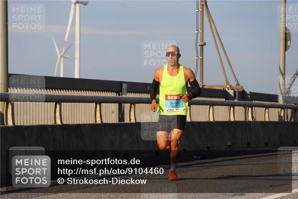 03.10.2025 - Köhlbrandbrückenlauf Strokosch-Dieckow http://msf.ph/oto/9104460 03.10.2025 09:29:47 Position 2 3807 meine-sportfotos.de