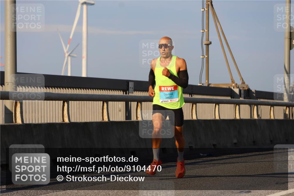 03.10.2025 - Köhlbrandbrückenlauf Strokosch-Dieckow http://msf.ph/oto/9104470 03.10.2025 09:29:47 Position 2 3807 meine-sportfotos.de