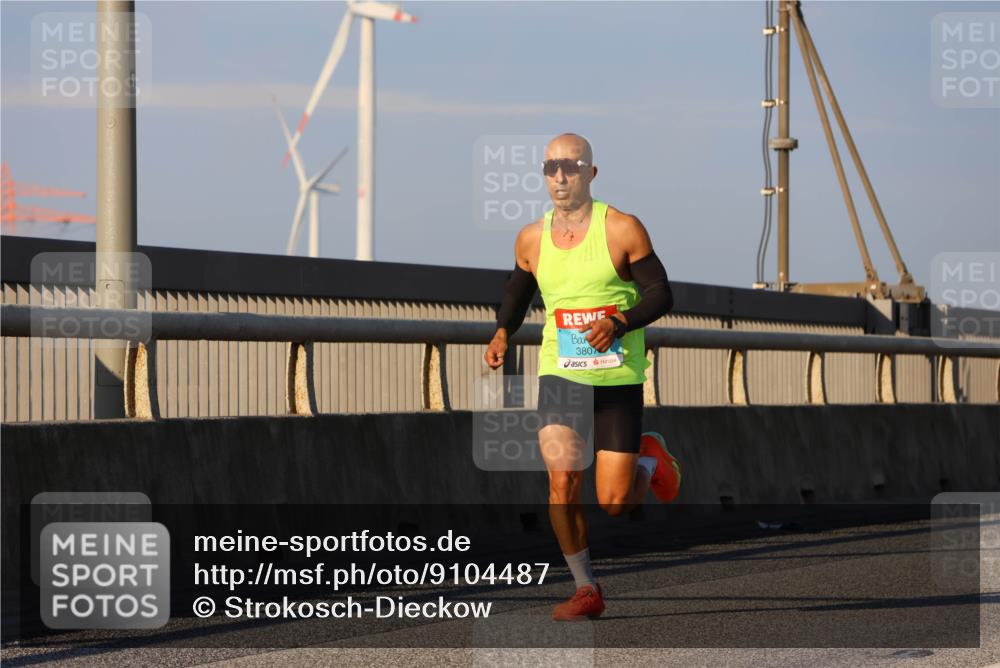 03.10.2025 - Köhlbrandbrückenlauf Strokosch-Dieckow http://msf.ph/oto/9104487 03.10.2025 09:29:47 Position 2 380 meine-sportfotos.de