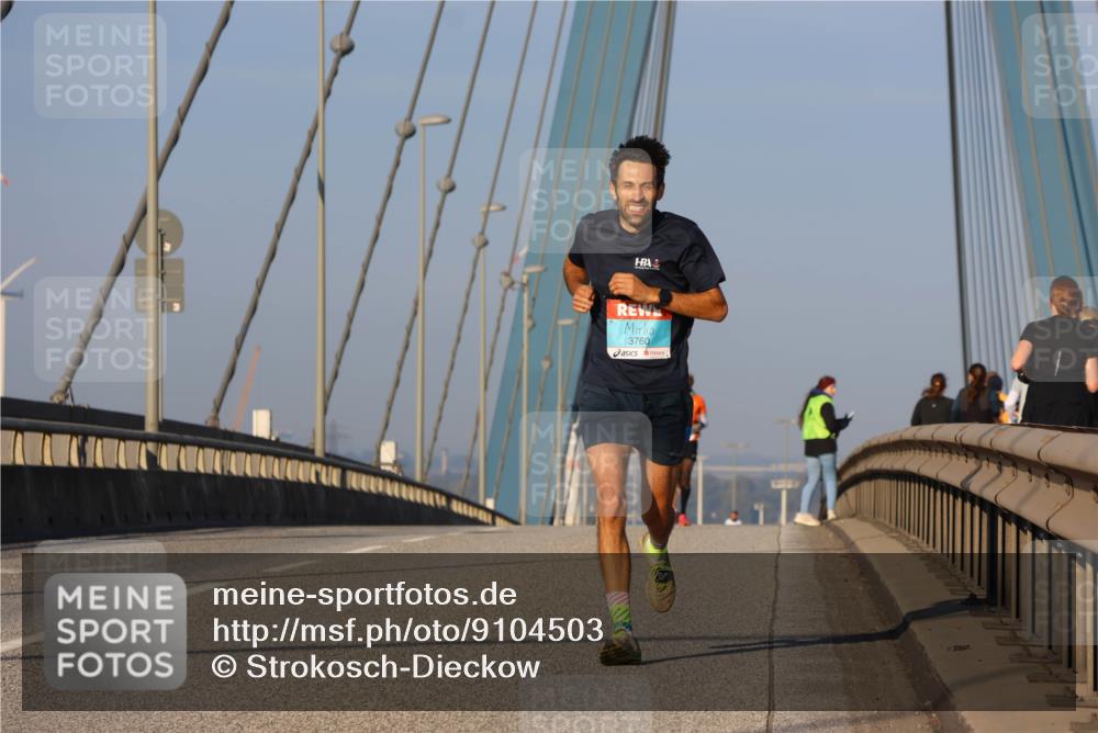 03.10.2025 - Köhlbrandbrückenlauf Strokosch-Dieckow http://msf.ph/oto/9104503 03.10.2025 09:30:06 Position 2 3760 meine-sportfotos.de