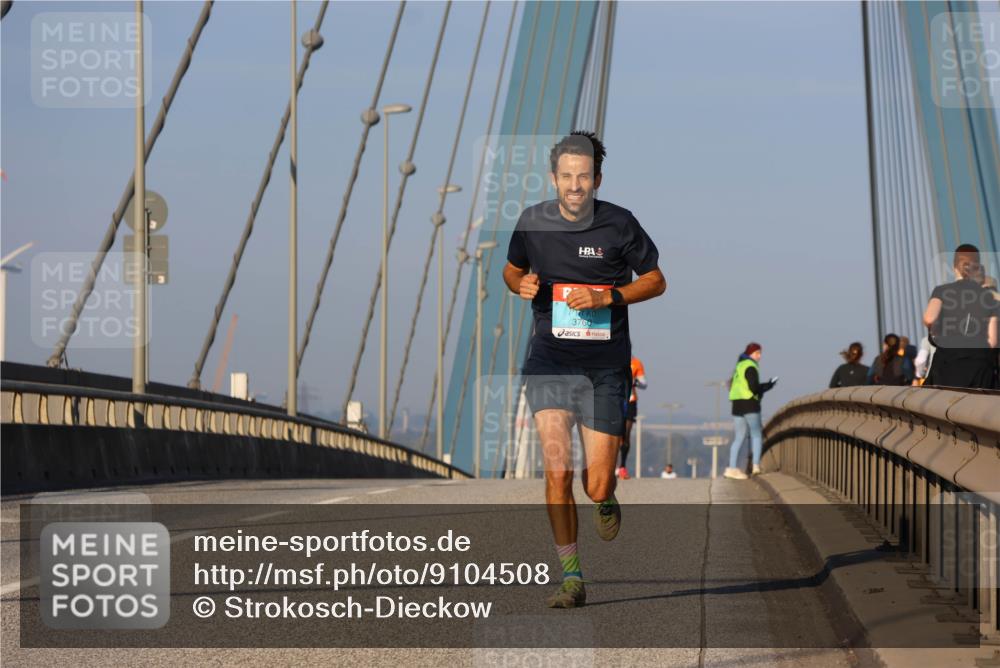 03.10.2025 - Köhlbrandbrückenlauf Strokosch-Dieckow http://msf.ph/oto/9104508 03.10.2025 09:30:06 Position 2 3760 meine-sportfotos.de