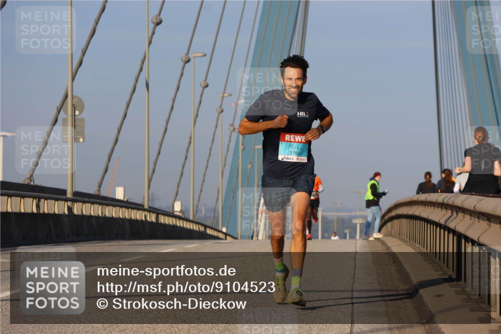 03.10.2025 - Köhlbrandbrückenlauf Strokosch-Dieckow http://msf.ph/oto/9104523 03.10.2025 09:30:06 Position 2 3760 meine-sportfotos.de