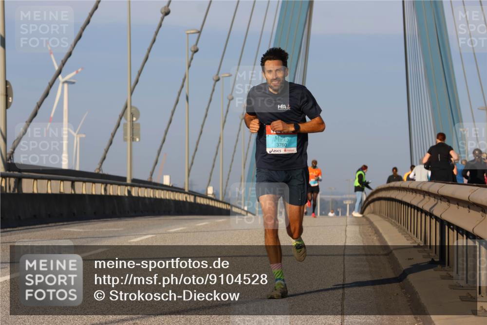 03.10.2025 - Köhlbrandbrückenlauf Strokosch-Dieckow http://msf.ph/oto/9104528 03.10.2025 09:30:07 Position 2 3760 meine-sportfotos.de