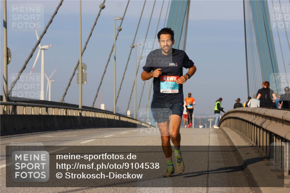 03.10.2025 - Köhlbrandbrückenlauf Strokosch-Dieckow http://msf.ph/oto/9104538 03.10.2025 09:30:07 Position 2 3760 meine-sportfotos.de