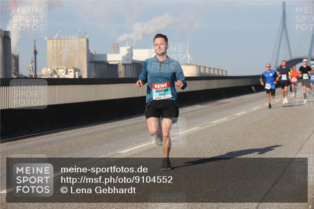 03.10.2025 - Köhlbrandbrückenlauf Lena Gebhardt http://msf.ph/oto/9104552 03.10.2025 09:38:41 Position 2 3350, 6 meine-sportfotos.de