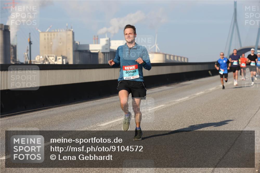 03.10.2025 - Köhlbrandbrückenlauf Lena Gebhardt http://msf.ph/oto/9104572 03.10.2025 09:38:41 Position 2 3350 meine-sportfotos.de