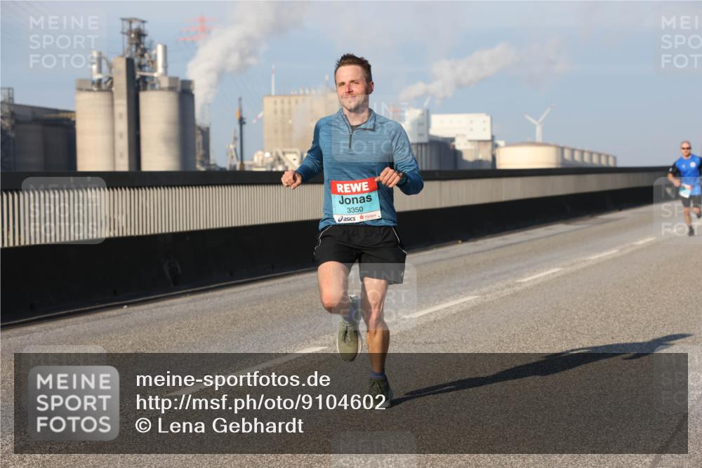 03.10.2025 - Köhlbrandbrückenlauf Lena Gebhardt http://msf.ph/oto/9104602 03.10.2025 09:38:42 Position 2 3350 meine-sportfotos.de