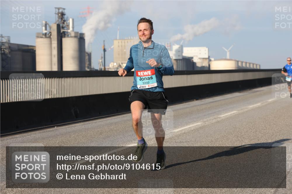 03.10.2025 - Köhlbrandbrückenlauf Lena Gebhardt http://msf.ph/oto/9104615 03.10.2025 09:38:42 Position 2 3350 meine-sportfotos.de