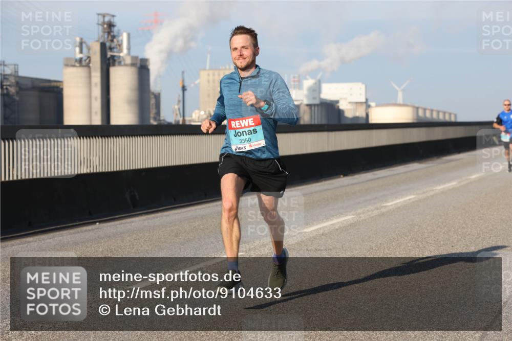 03.10.2025 - Köhlbrandbrückenlauf Lena Gebhardt http://msf.ph/oto/9104633 03.10.2025 09:38:42 Position 2 3350 meine-sportfotos.de