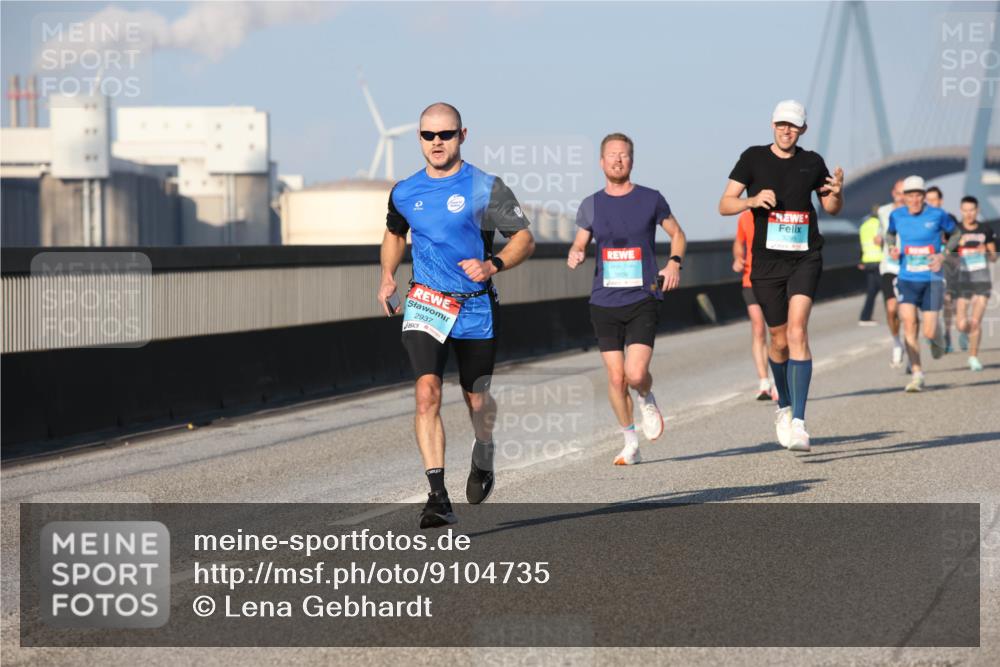 03.10.2025 - Köhlbrandbrückenlauf Lena Gebhardt http://msf.ph/oto/9104735 03.10.2025 09:38:46 Position 2 2937 meine-sportfotos.de