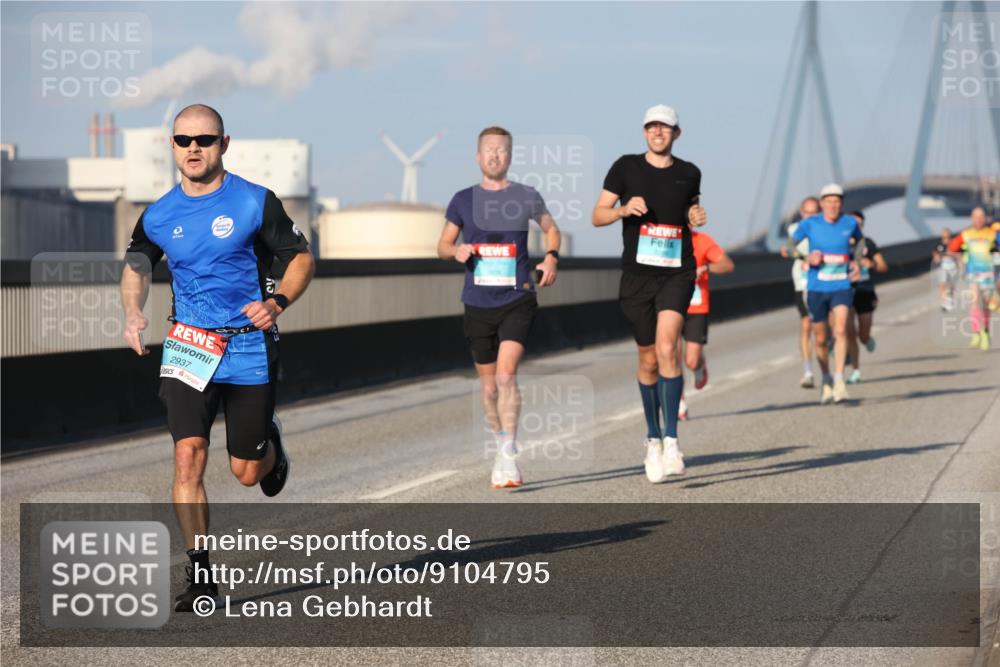 03.10.2025 - Köhlbrandbrückenlauf Lena Gebhardt http://msf.ph/oto/9104795 03.10.2025 09:38:48 Position 2 2937 meine-sportfotos.de