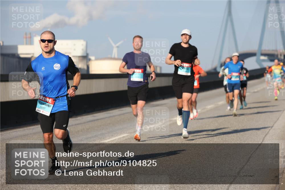 03.10.2025 - Köhlbrandbrückenlauf Lena Gebhardt http://msf.ph/oto/9104825 03.10.2025 09:38:48 Position 2 2937 meine-sportfotos.de