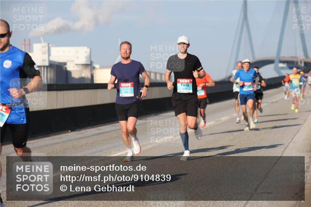 03.10.2025 - Köhlbrandbrückenlauf Lena Gebhardt http://msf.ph/oto/9104839 03.10.2025 09:38:48 Position 2 3809, 3299 meine-sportfotos.de