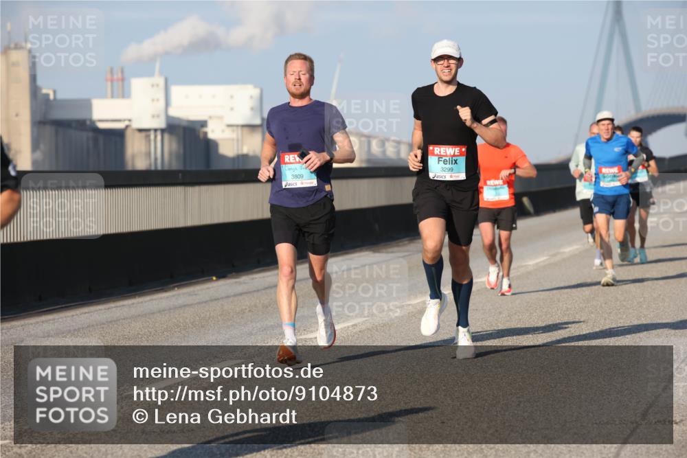 03.10.2025 - Köhlbrandbrückenlauf Lena Gebhardt http://msf.ph/oto/9104873 03.10.2025 09:38:49 Position 2 3809, 3299 meine-sportfotos.de