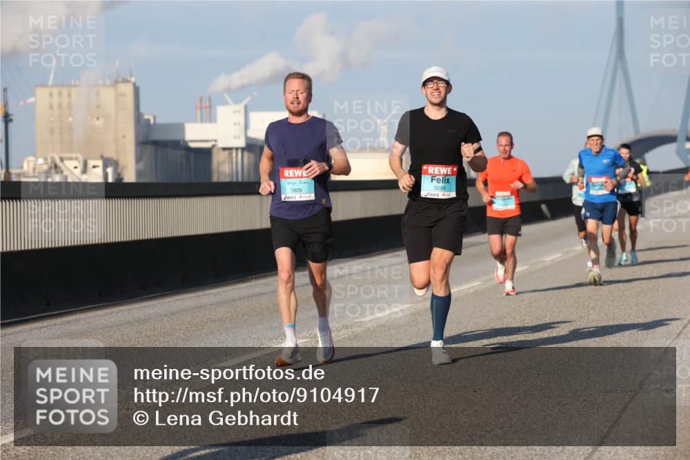 03.10.2025 - Köhlbrandbrückenlauf Lena Gebhardt http://msf.ph/oto/9104917 03.10.2025 09:38:49 Position 2 3809, 3299 meine-sportfotos.de