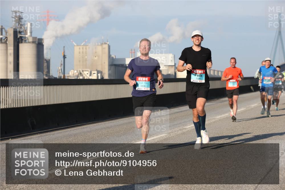 03.10.2025 - Köhlbrandbrückenlauf Lena Gebhardt http://msf.ph/oto/9104956 03.10.2025 09:38:50 Position 2 3809, 3299 meine-sportfotos.de