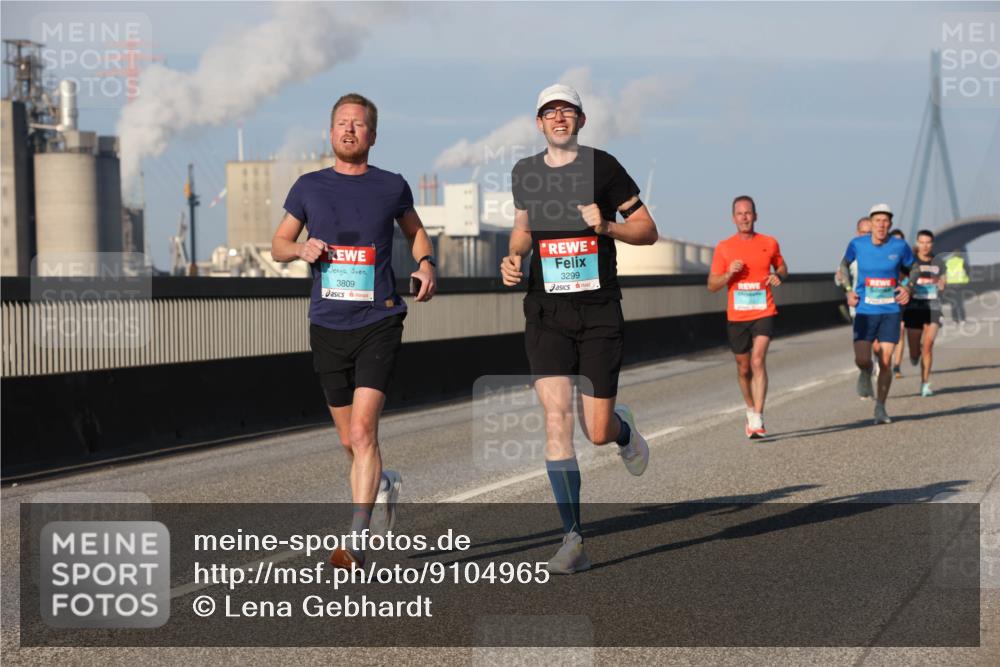 03.10.2025 - Köhlbrandbrückenlauf Lena Gebhardt http://msf.ph/oto/9104965 03.10.2025 09:38:50 Position 2 3809, 3299 meine-sportfotos.de