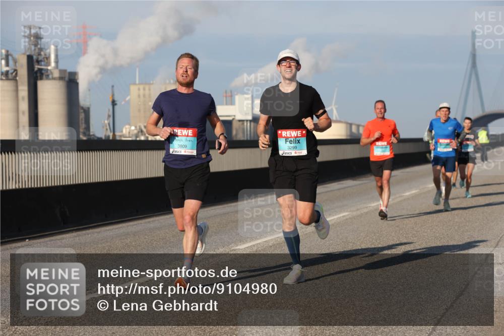 03.10.2025 - Köhlbrandbrückenlauf Lena Gebhardt http://msf.ph/oto/9104980 03.10.2025 09:38:50 Position 2 3809, 3299 meine-sportfotos.de