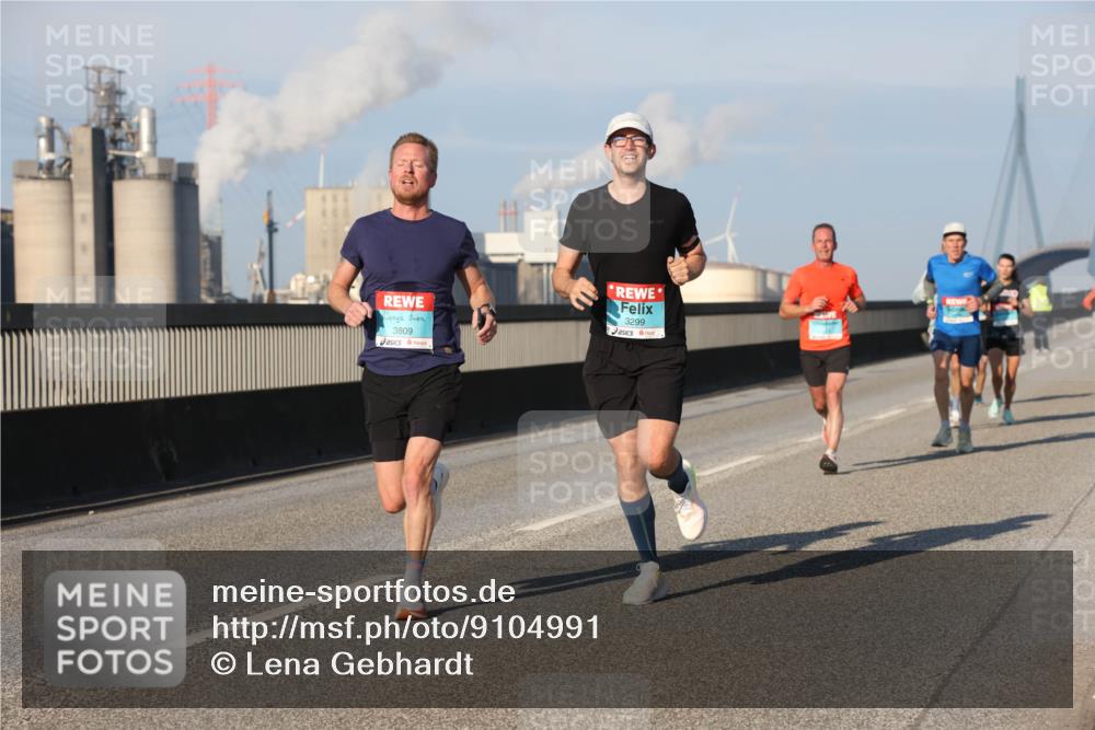 03.10.2025 - Köhlbrandbrückenlauf Lena Gebhardt http://msf.ph/oto/9104991 03.10.2025 09:38:51 Position 2 3809, 3299 meine-sportfotos.de