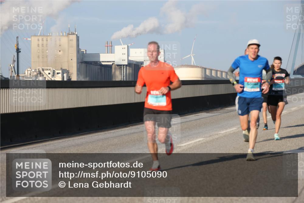 03.10.2025 - Köhlbrandbrückenlauf Lena Gebhardt http://msf.ph/oto/9105090 03.10.2025 09:38:52 Position 2  meine-sportfotos.de