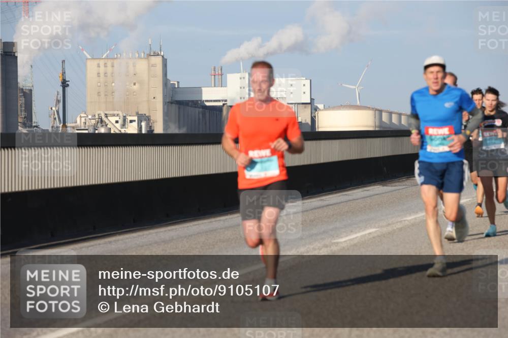 03.10.2025 - Köhlbrandbrückenlauf Lena Gebhardt http://msf.ph/oto/9105107 03.10.2025 09:38:53 Position 2  meine-sportfotos.de