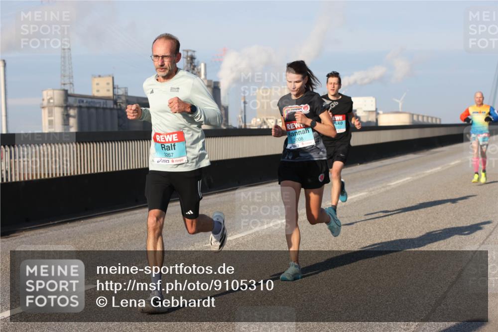 03.10.2025 - Köhlbrandbrückenlauf Lena Gebhardt http://msf.ph/oto/9105310 03.10.2025 09:38:56 Position 2 3267, 3008 meine-sportfotos.de