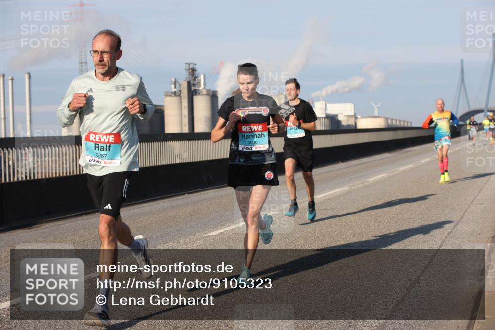 03.10.2025 - Köhlbrandbrückenlauf Lena Gebhardt http://msf.ph/oto/9105323 03.10.2025 09:38:57 Position 2 3267, 3008 meine-sportfotos.de