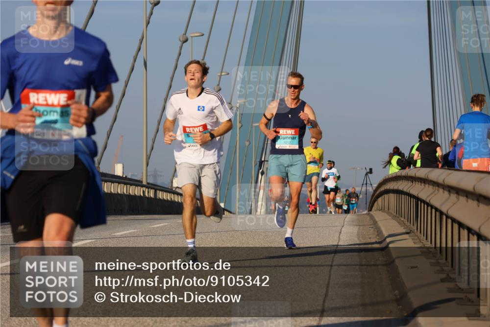 03.10.2025 - Köhlbrandbrückenlauf Strokosch-Dieckow http://msf.ph/oto/9105342 03.10.2025 09:33:00 Position 2 1017 meine-sportfotos.de