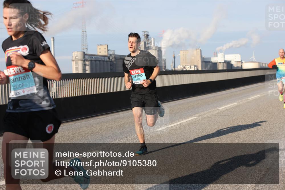 03.10.2025 - Köhlbrandbrückenlauf Lena Gebhardt http://msf.ph/oto/9105380 03.10.2025 09:38:58 Position 2 3008, 2722 meine-sportfotos.de
