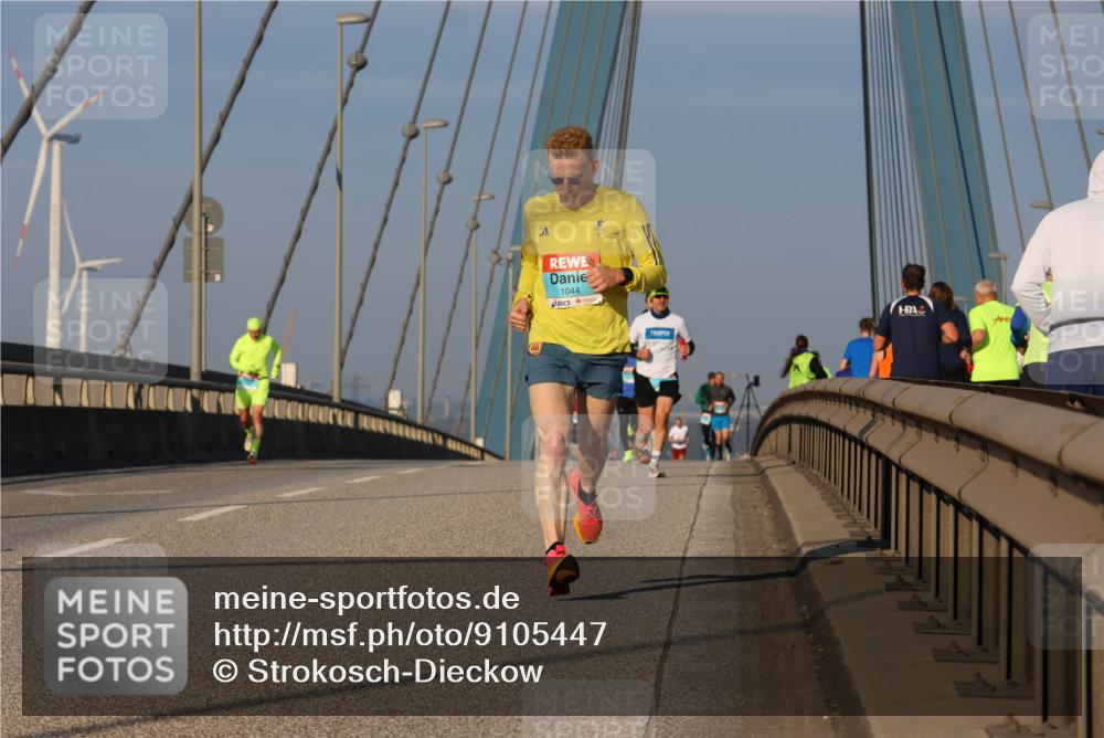 03.10.2025 - Köhlbrandbrückenlauf Strokosch-Dieckow http://msf.ph/oto/9105447 03.10.2025 09:33:11 Position 2 1044 meine-sportfotos.de