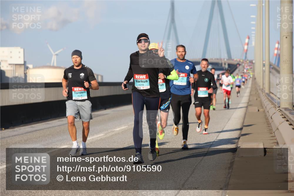 03.10.2025 - Köhlbrandbrückenlauf Lena Gebhardt http://msf.ph/oto/9105590 03.10.2025 09:39:06 Position 2 3629, 1019, 3756 meine-sportfotos.de