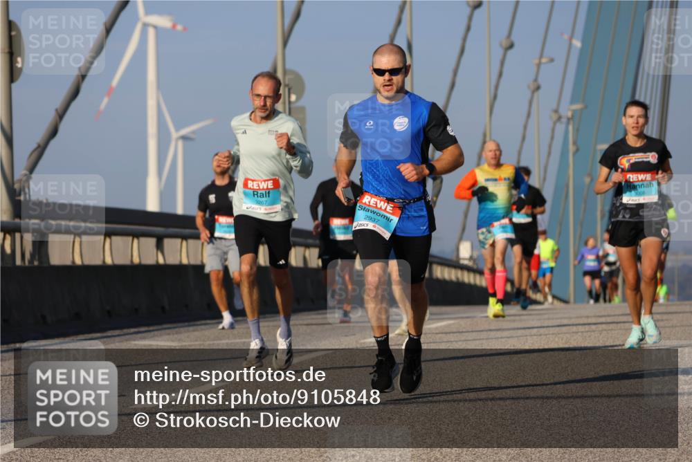 03.10.2025 - Köhlbrandbrückenlauf Strokosch-Dieckow http://msf.ph/oto/9105848 03.10.2025 09:34:10 Position 2 3267, 2937, 3008 meine-sportfotos.de