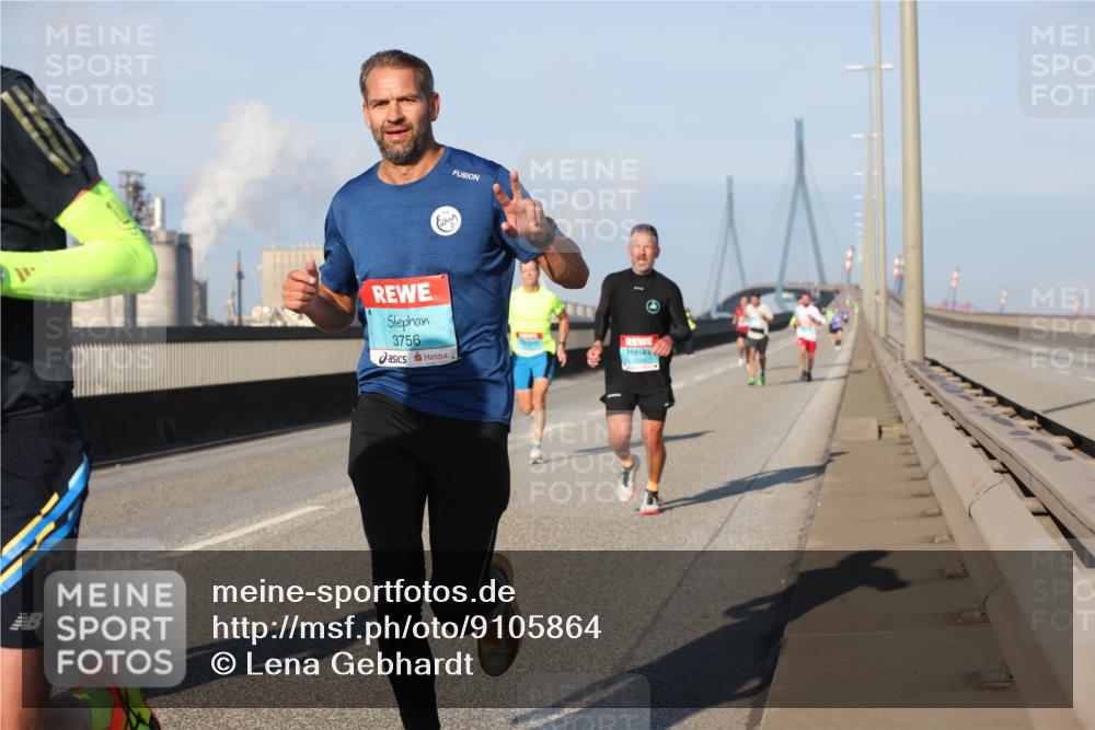 03.10.2025 - Köhlbrandbrückenlauf Lena Gebhardt http://msf.ph/oto/9105864 03.10.2025 09:39:10 Position 2 3756 meine-sportfotos.de