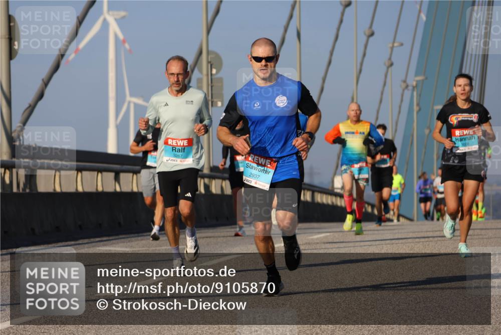 03.10.2025 - Köhlbrandbrückenlauf Strokosch-Dieckow http://msf.ph/oto/9105870 03.10.2025 09:34:10 Position 2 3267, 2937, 3008 meine-sportfotos.de