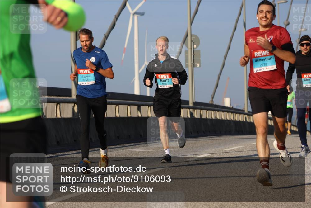 03.10.2025 - Köhlbrandbrückenlauf Strokosch-Dieckow http://msf.ph/oto/9106093 03.10.2025 09:34:34 Position 2 3756, 2792, 1029, 101 meine-sportfotos.de