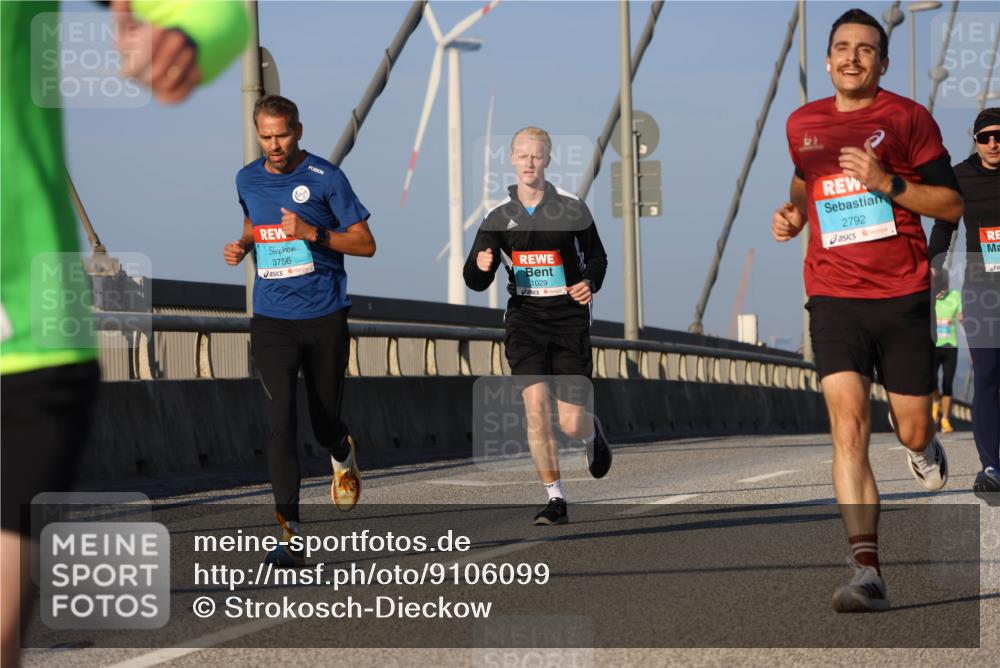 03.10.2025 - Köhlbrandbrückenlauf Strokosch-Dieckow http://msf.ph/oto/9106099 03.10.2025 09:34:34 Position 2 3756, 1029, 2792 meine-sportfotos.de