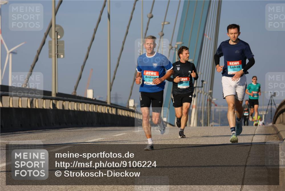 03.10.2025 - Köhlbrandbrückenlauf Strokosch-Dieckow http://msf.ph/oto/9106224 03.10.2025 09:34:52 Position 2 3078, 1061, 3226 meine-sportfotos.de