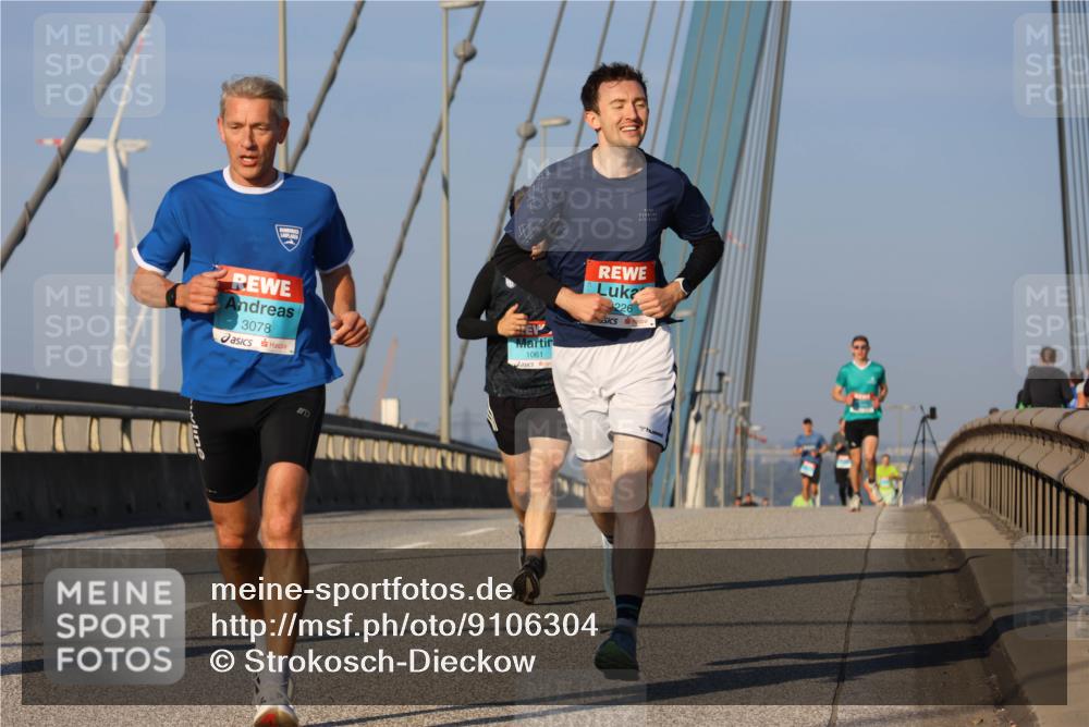 03.10.2025 - Köhlbrandbrückenlauf Strokosch-Dieckow http://msf.ph/oto/9106304 03.10.2025 09:34:55 Position 2 3078, 1061, 226 meine-sportfotos.de